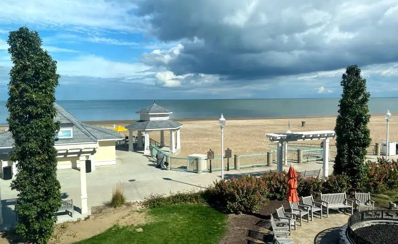 Foto de Cedar Point Beach con arena brillante superficie