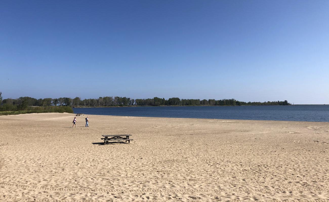 Foto de Presque Isle Erie Beach con arena brillante superficie