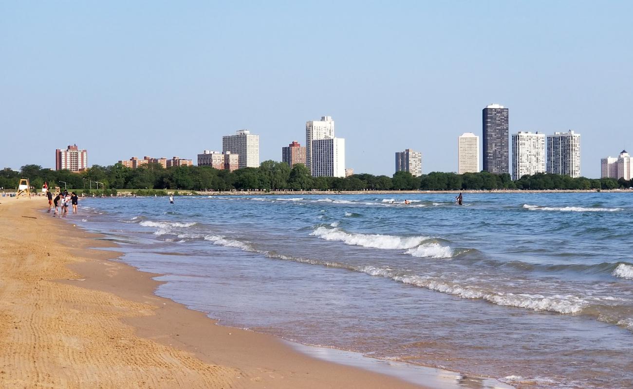 Foto de Montrose Beach con arena brillante superficie