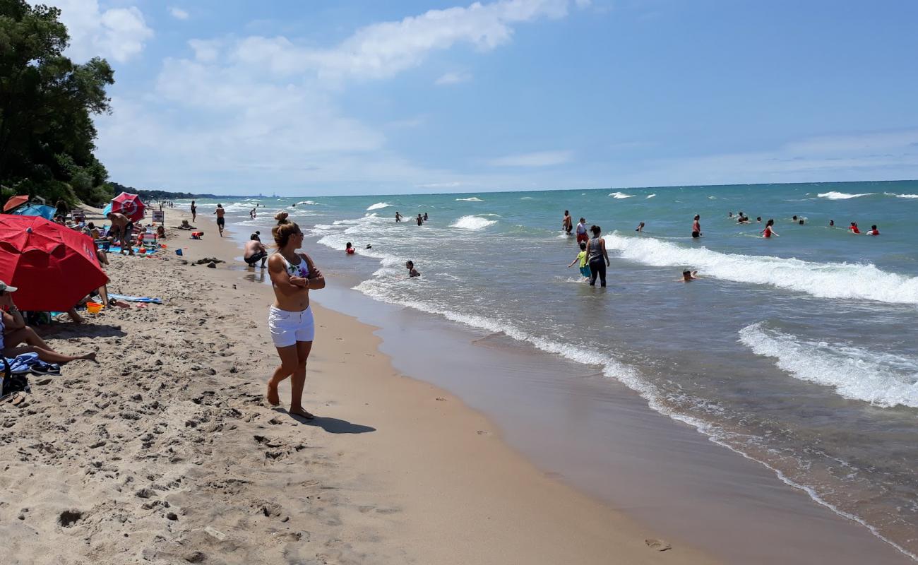 Foto de Town Line Beach con arena brillante superficie