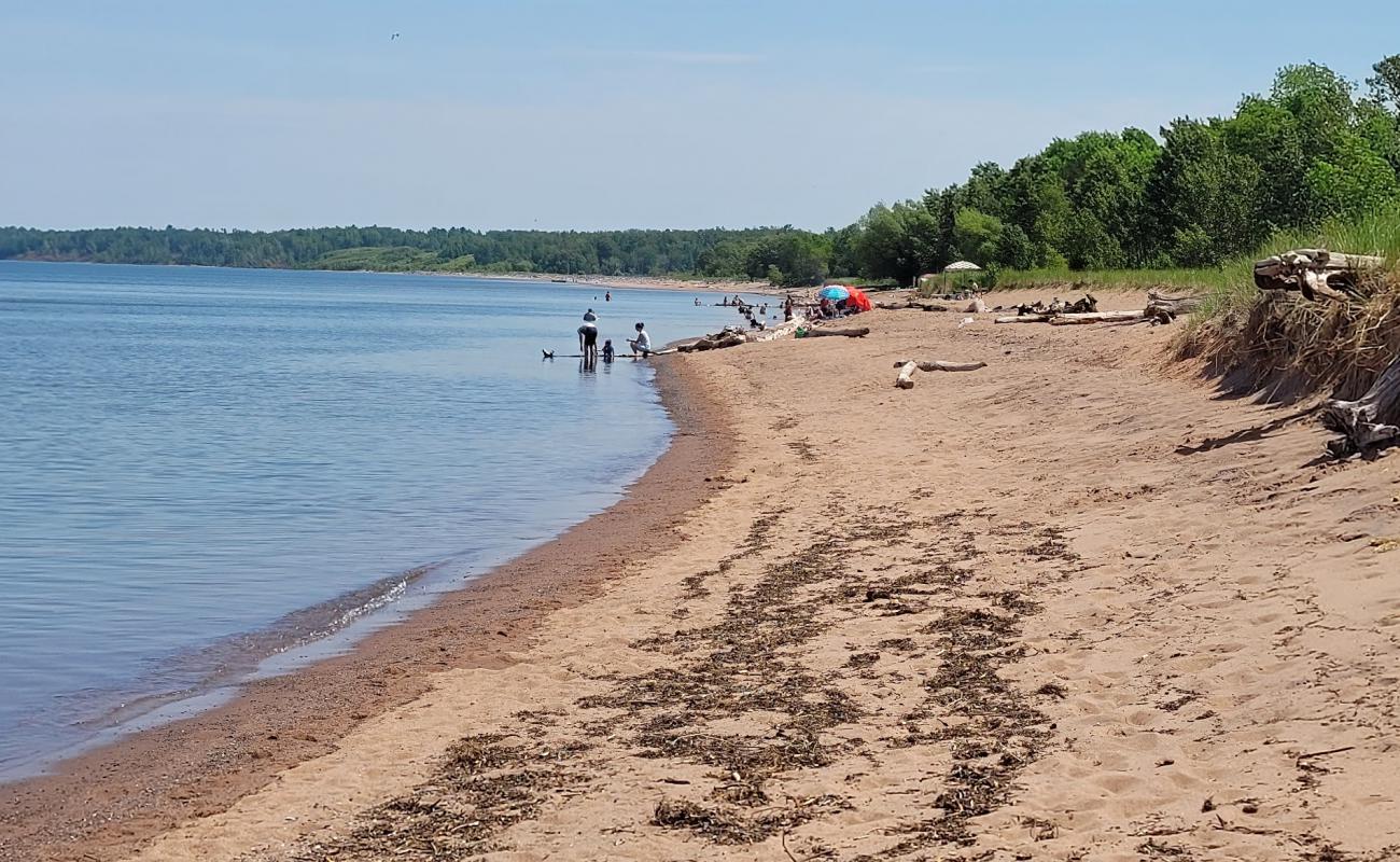 Foto de Wisconsin Point Beach con arena brillante superficie