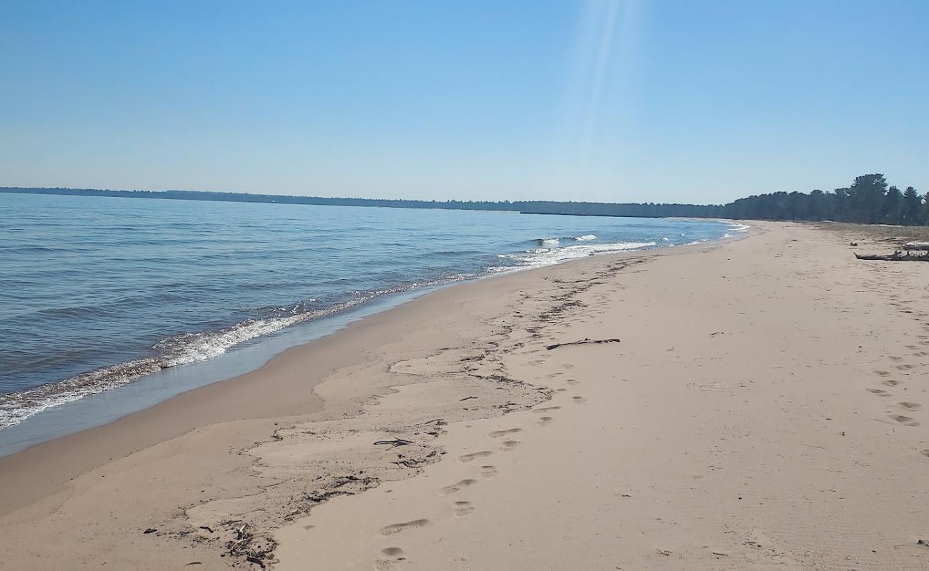 Foto de Bete Gris Beach con arena brillante superficie