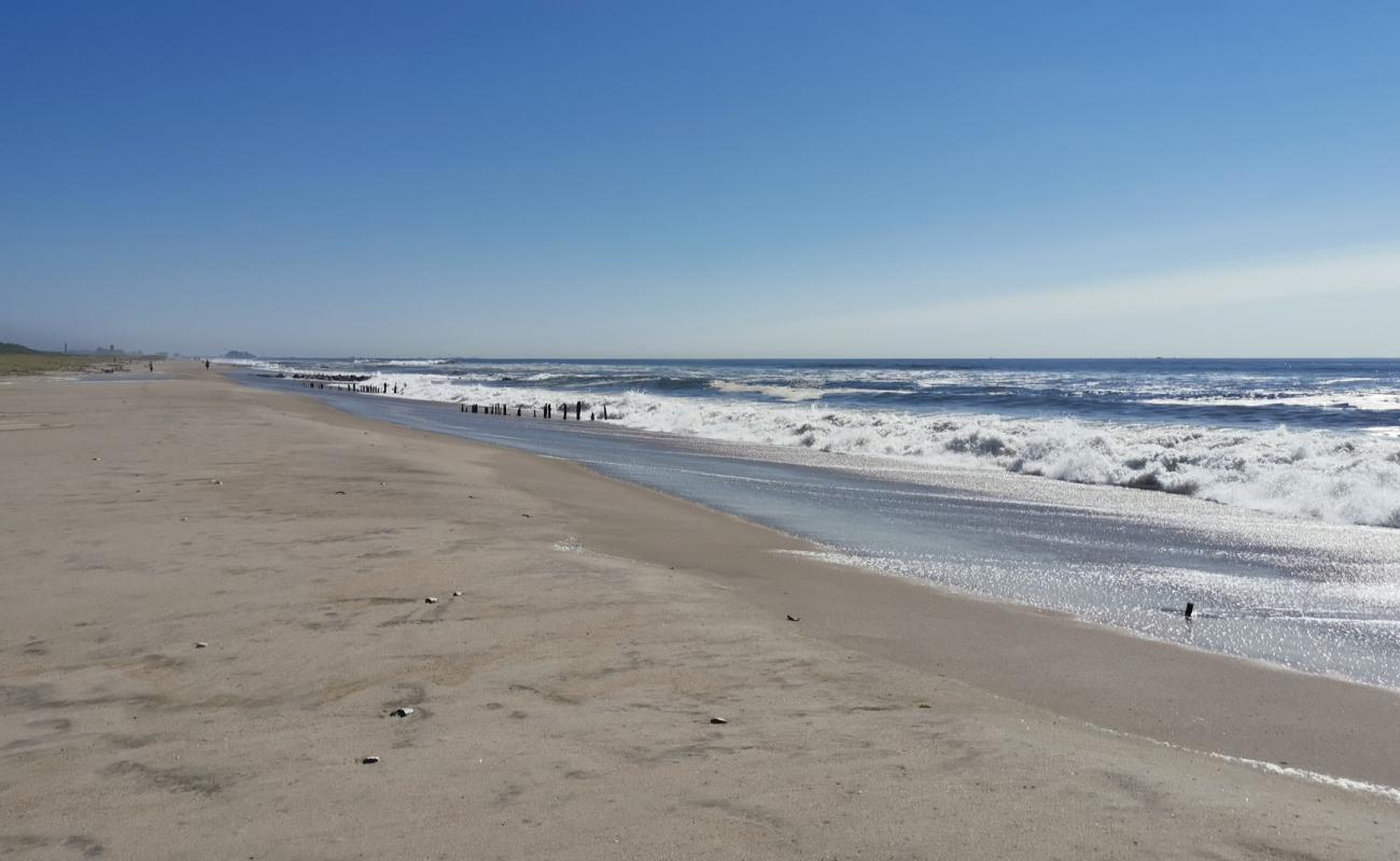 Foto de Fort Tilden Beach con arena brillante superficie