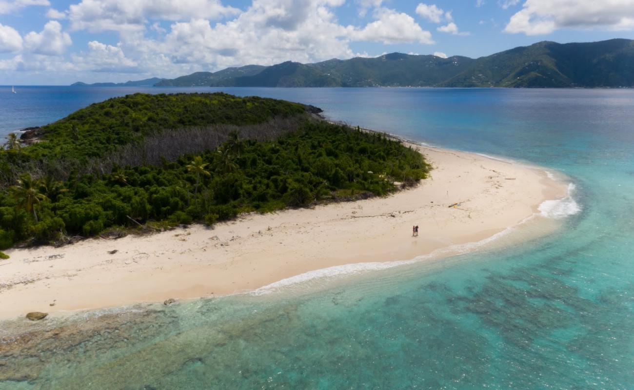 Foto de Sandy Cay beach con brillante arena fina superficie