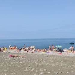 Foto de Batumi beach con recta y larga