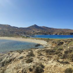 Foto de Kolona Paximadas con cala pequeña